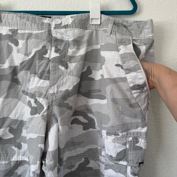 Ecko Unltd. Camouflage Cargo Men Shorts 42‎ - Picture 3 of 9